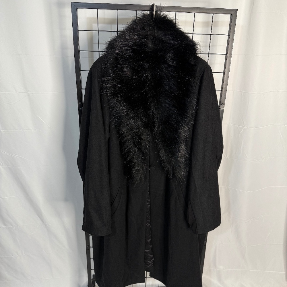 Torrid 6X Black Coat with Removable Faux Fur Trim